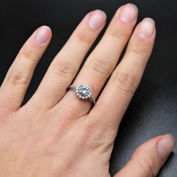 1 Ct Round Cut Moissanite Wedding Ring Halo-Style Flower Cubic Zirconia Silver 8 - Picture 9 of 13